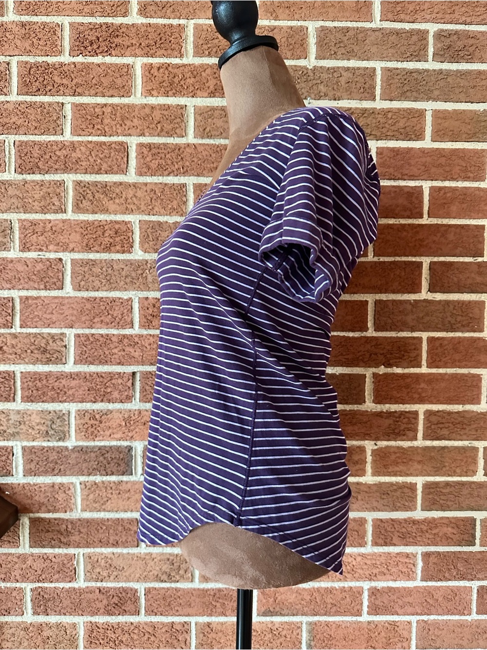 Lululemon Purple White Striped V-Neck Short Sleeve Women's T-Shirt, Size 4 - Picture 3 of 7